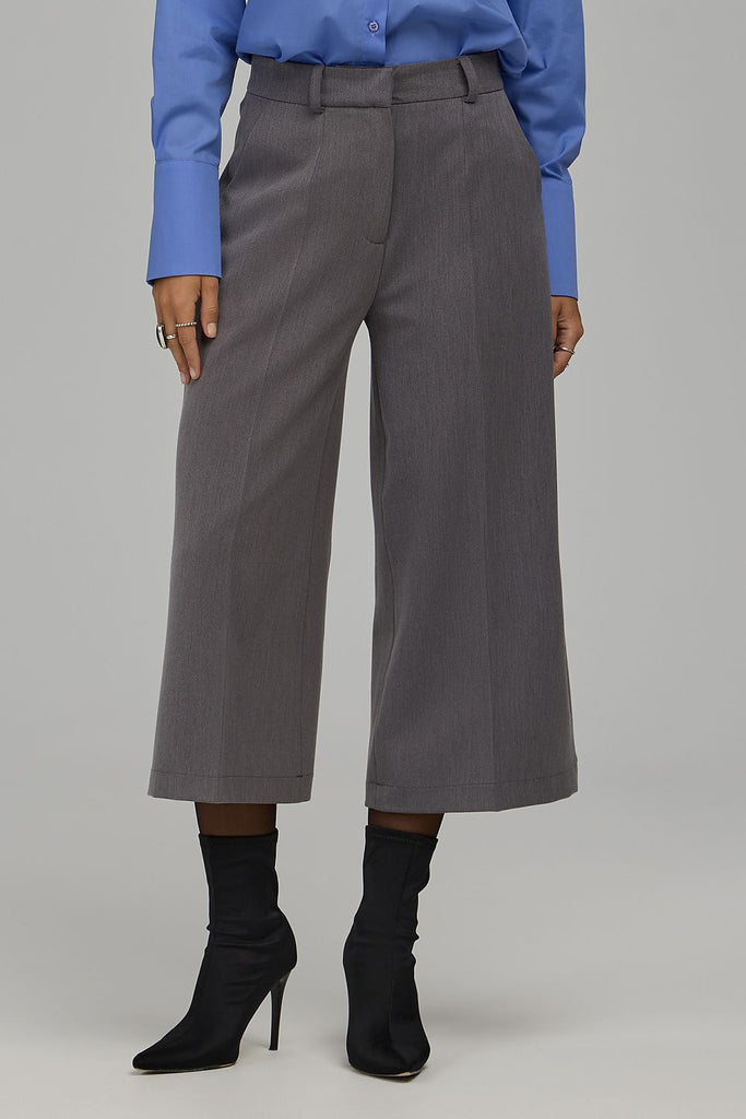  Women trousers model 230986 Nife 