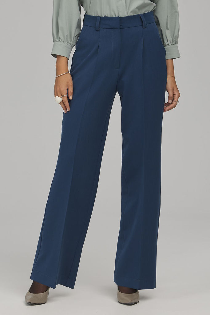  Women trousers model 231662 Nife 