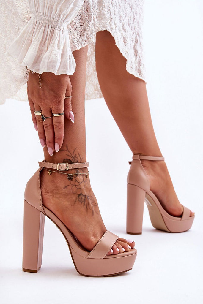 Heel sandals Step in style